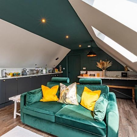 Stylish One Bedroom Cotswold Coach House Тетбері Екстер'єр фото