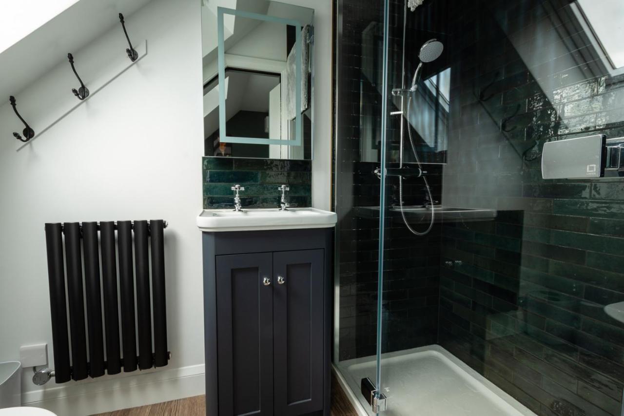 Stylish One Bedroom Cotswold Coach House Тетбері Екстер'єр фото