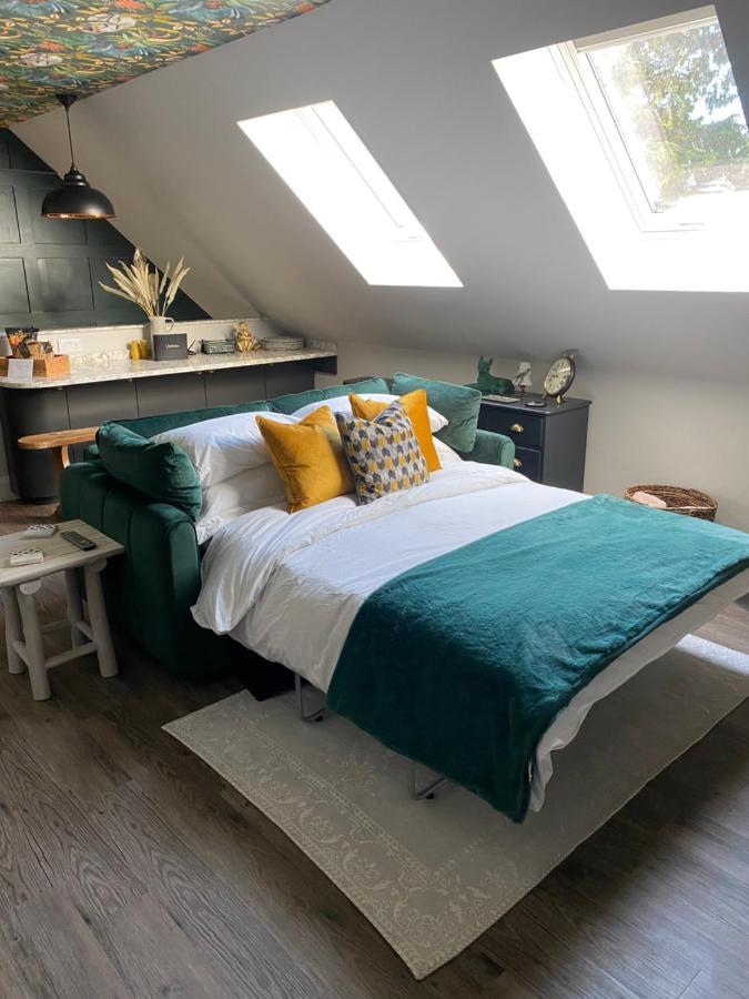 Stylish One Bedroom Cotswold Coach House Тетбері Екстер'єр фото