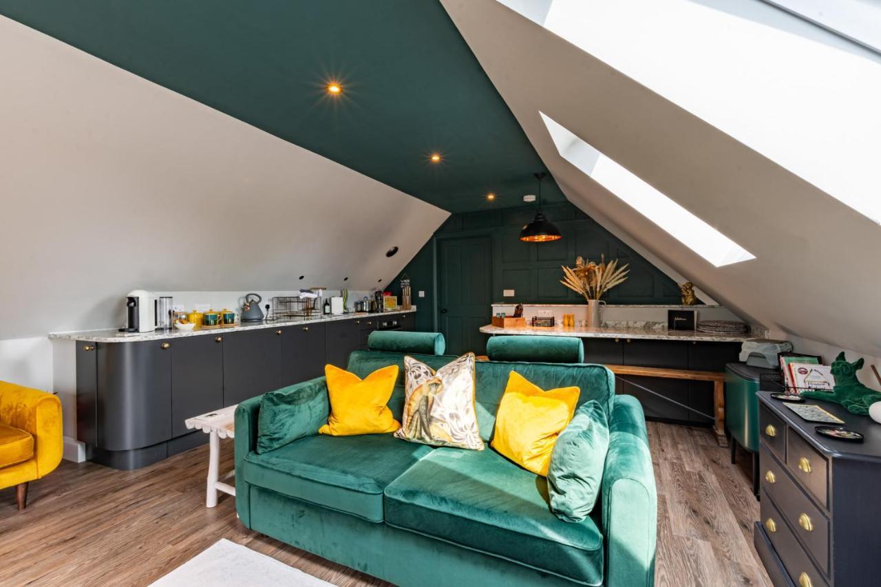 Stylish One Bedroom Cotswold Coach House Тетбері Екстер'єр фото