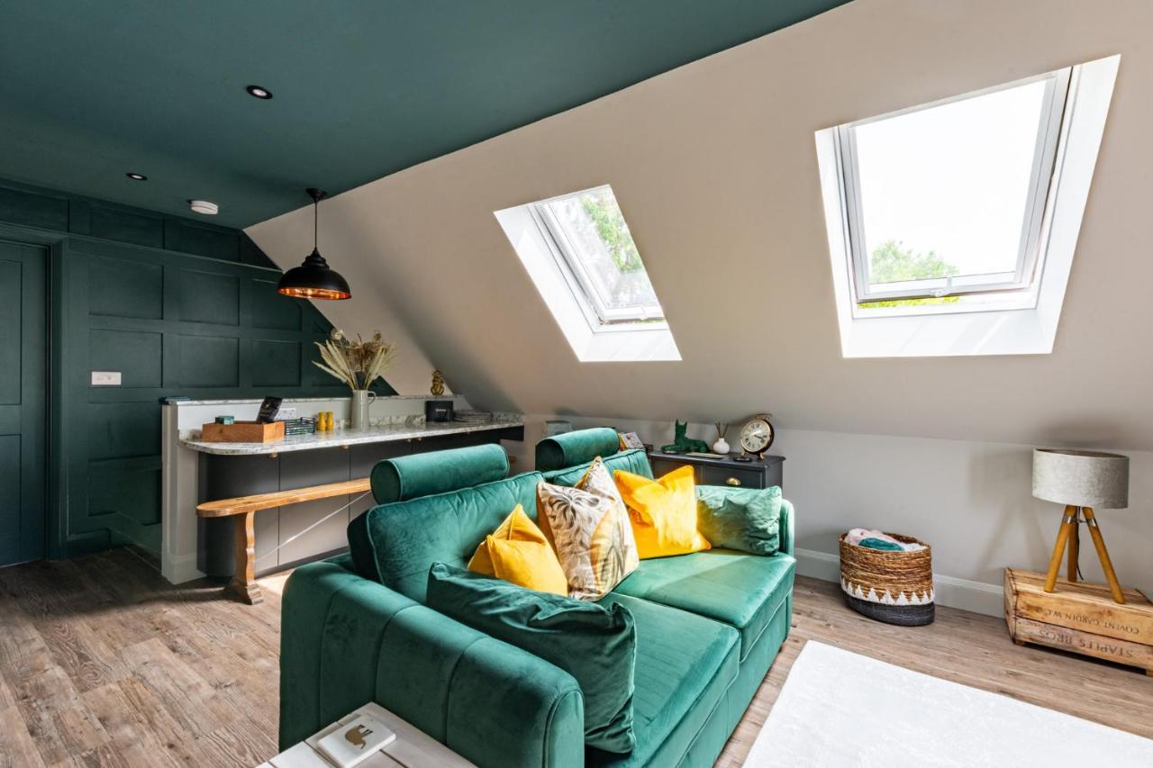 Stylish One Bedroom Cotswold Coach House Тетбері Екстер'єр фото