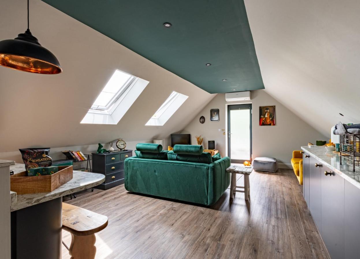 Stylish One Bedroom Cotswold Coach House Тетбері Екстер'єр фото